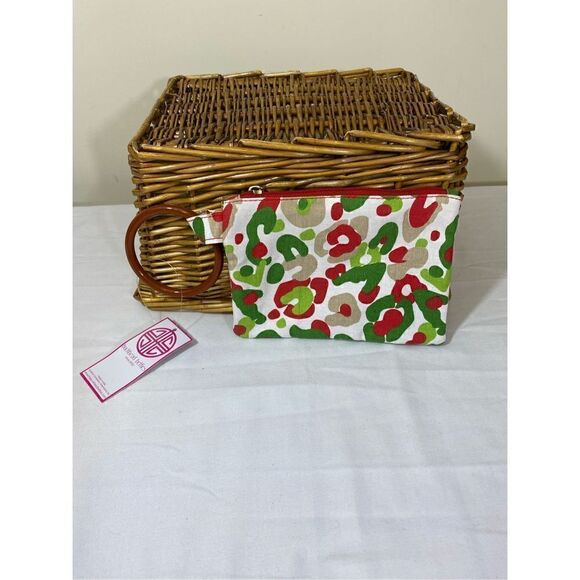Buckhead Bettie’s Holiday Wristlet - Picture 1 of 5